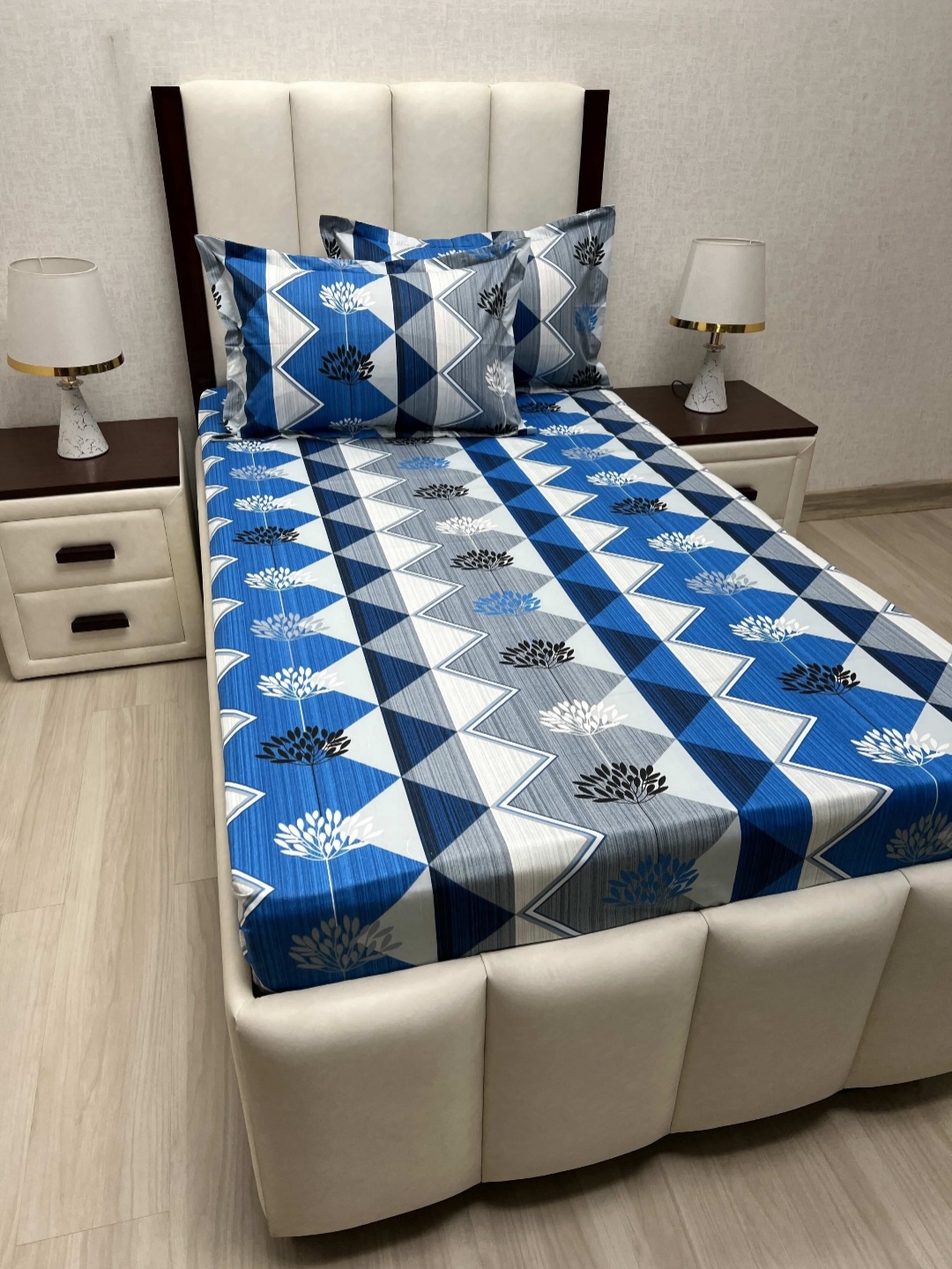 

Pure Decor Lounge Blue Printed Pure Cotton 260 TC Single Bedsheet Set 2.36 x 1.73 m