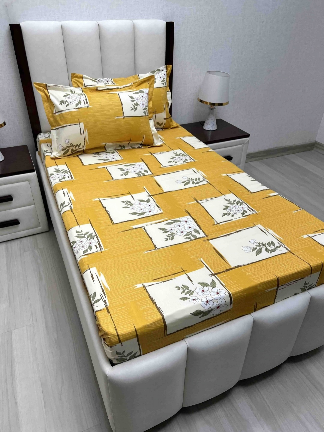 

Pure Decor Lounge Yellow Printed Pure Cotton 260 TC Single Bedsheet Set 1.73 m x 2.36 m
