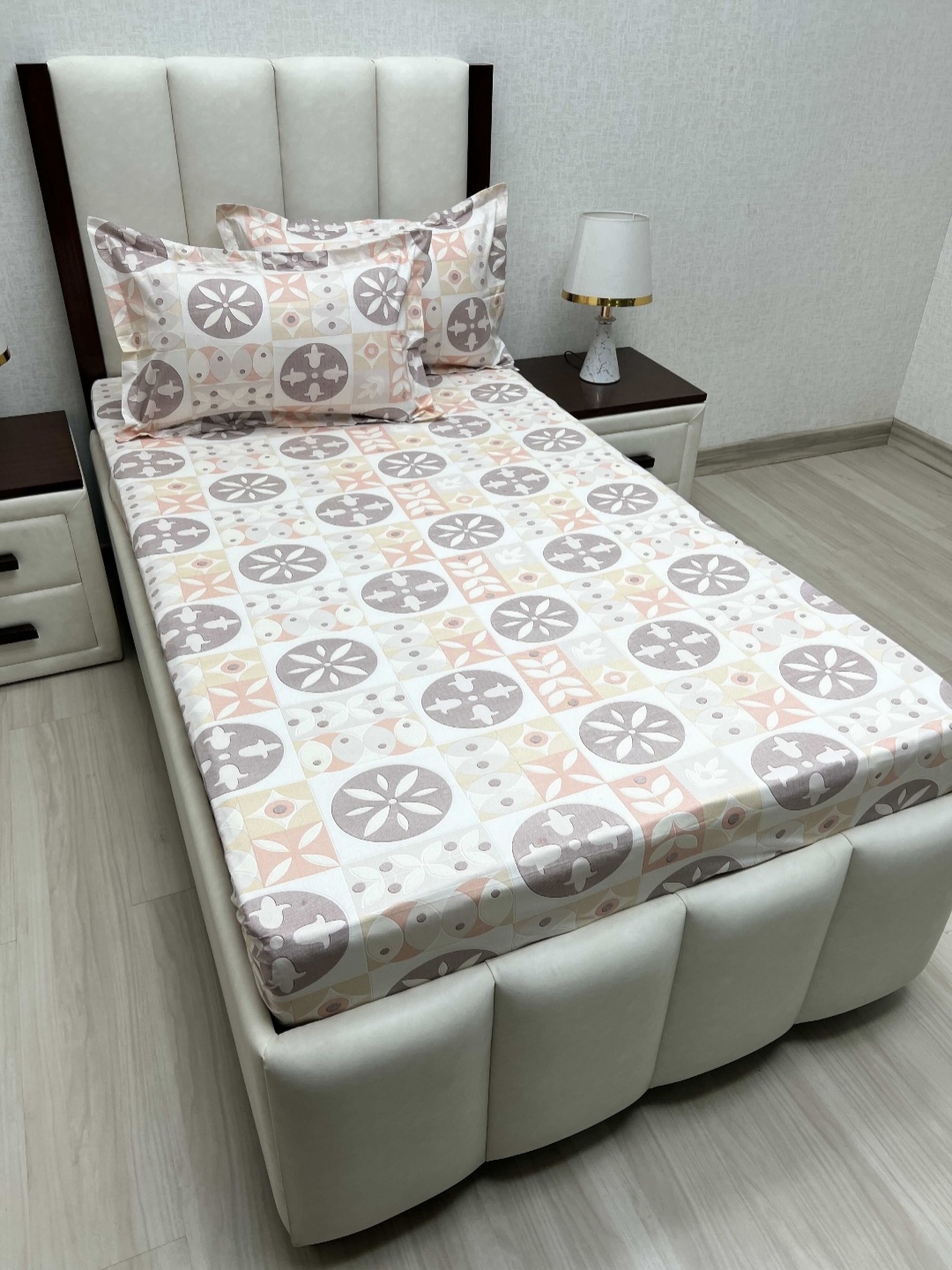 

Pure Decor Lounge Cream Printed Pure Cotton 260 TC Single Bedsheet Set 1.73 m x 2.36 m