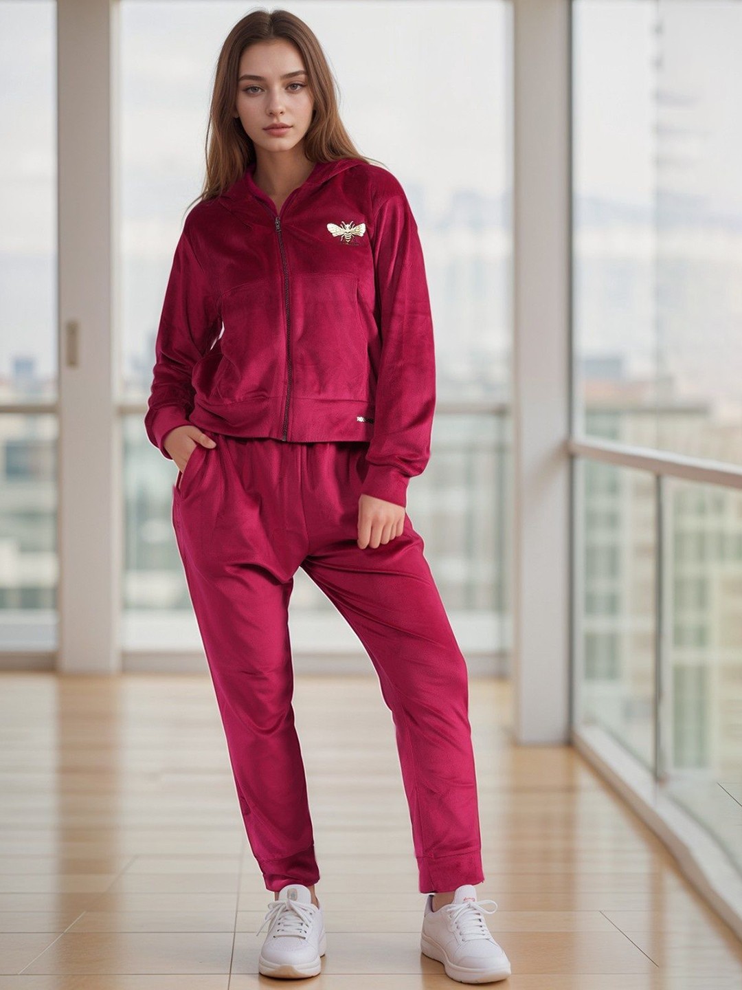 

NEYSA Hooded Sweatshirt And Trousers, Red