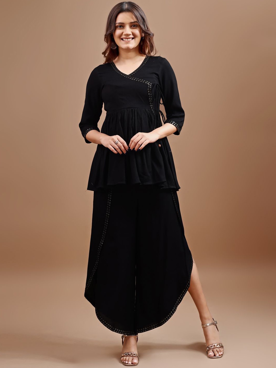 

Tikhi Imli Embellished V-Neck Three-Quarter Sleeves Tunic With Trouser, Black