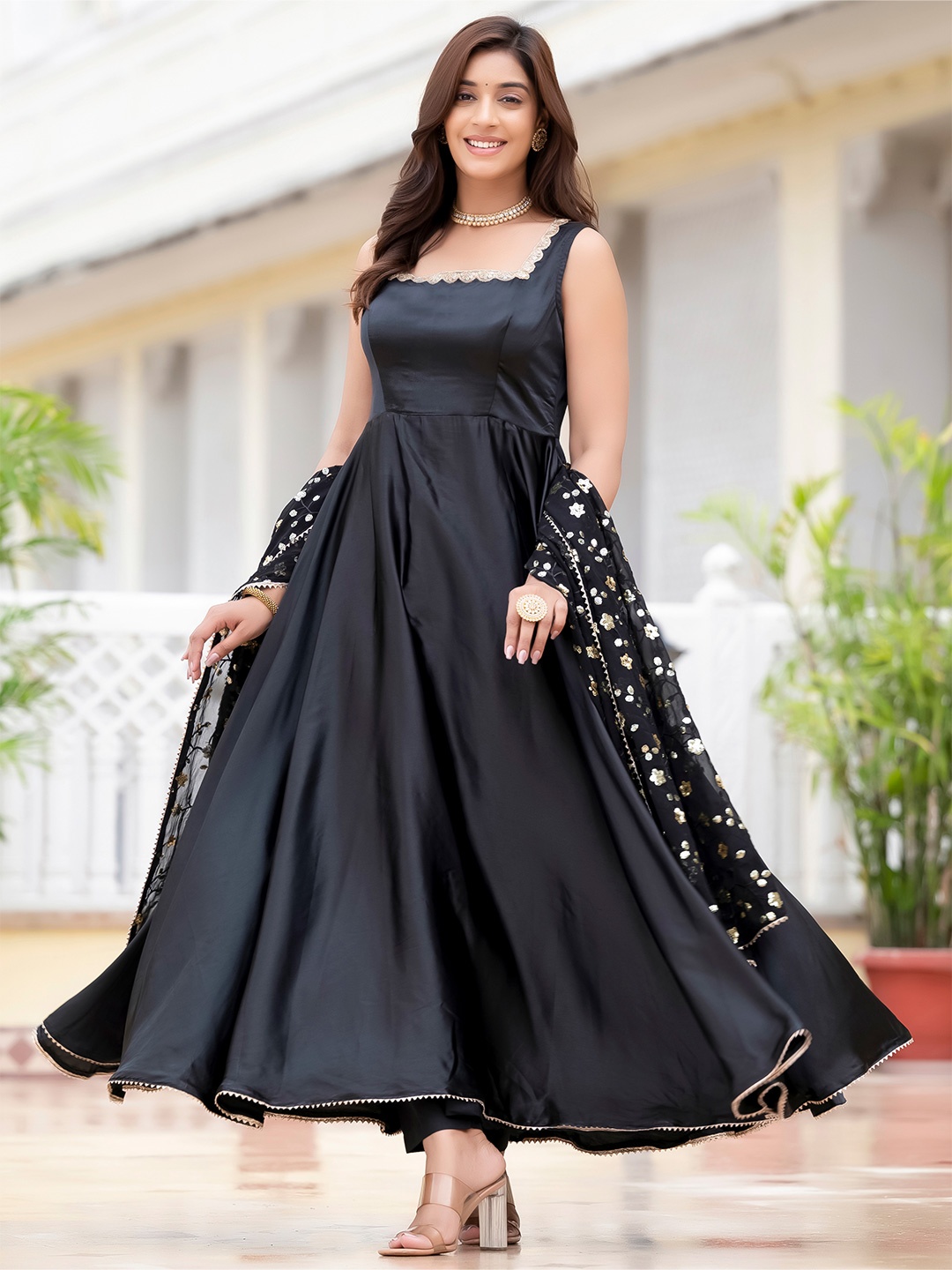 

TextileNow Square Neck Sequinned Satin Anarkali Kurta with Trousers & Dupatta, Black