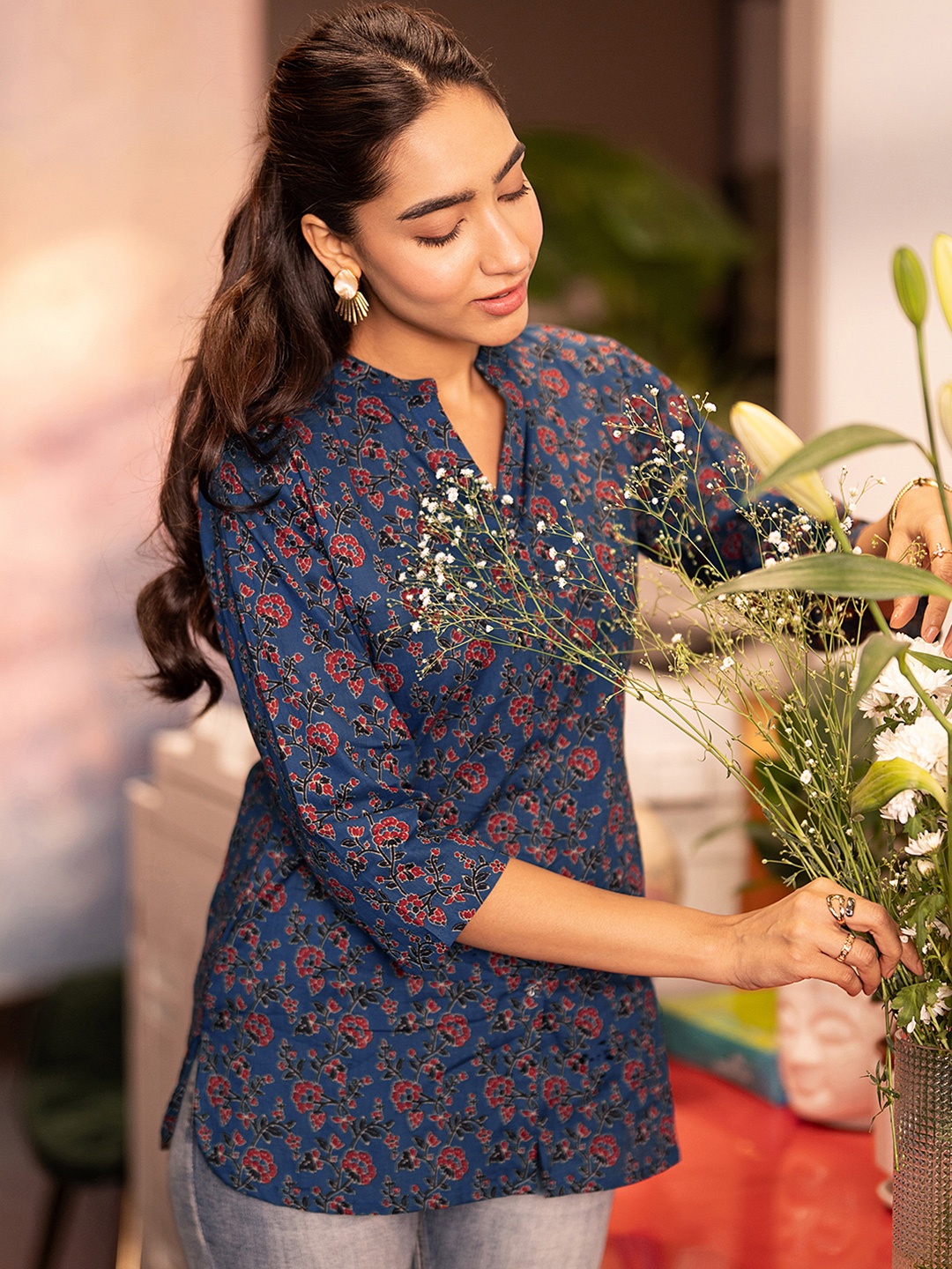 

Libas Women Floral Printed Pure Cotton Kurti, Blue