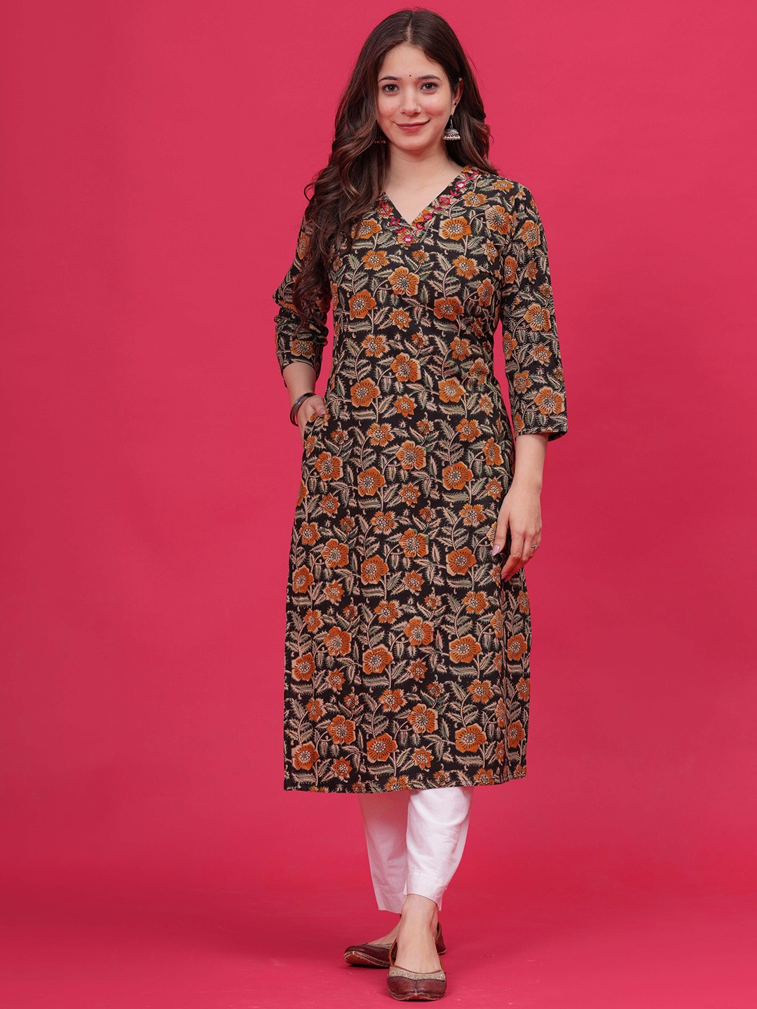 

HEARTLOOM Floral Printed Mirror Work Kalamkari Cotton Straight Kurta, Black