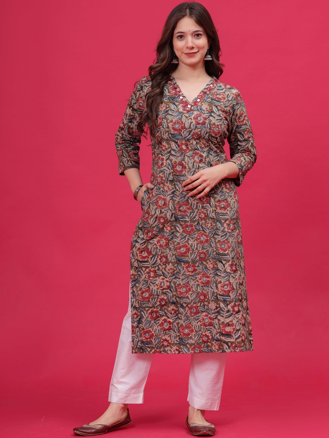 

HEARTLOOM Floral Printed Mirror Work Kalamkari Cotton Straight Kurta, Khaki