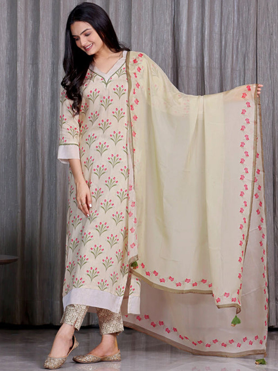 

SUKRUTI DESIGN Floral Printed Thread Work Pure Silk Straight Kurta with Trousers & Dupatta, Off white