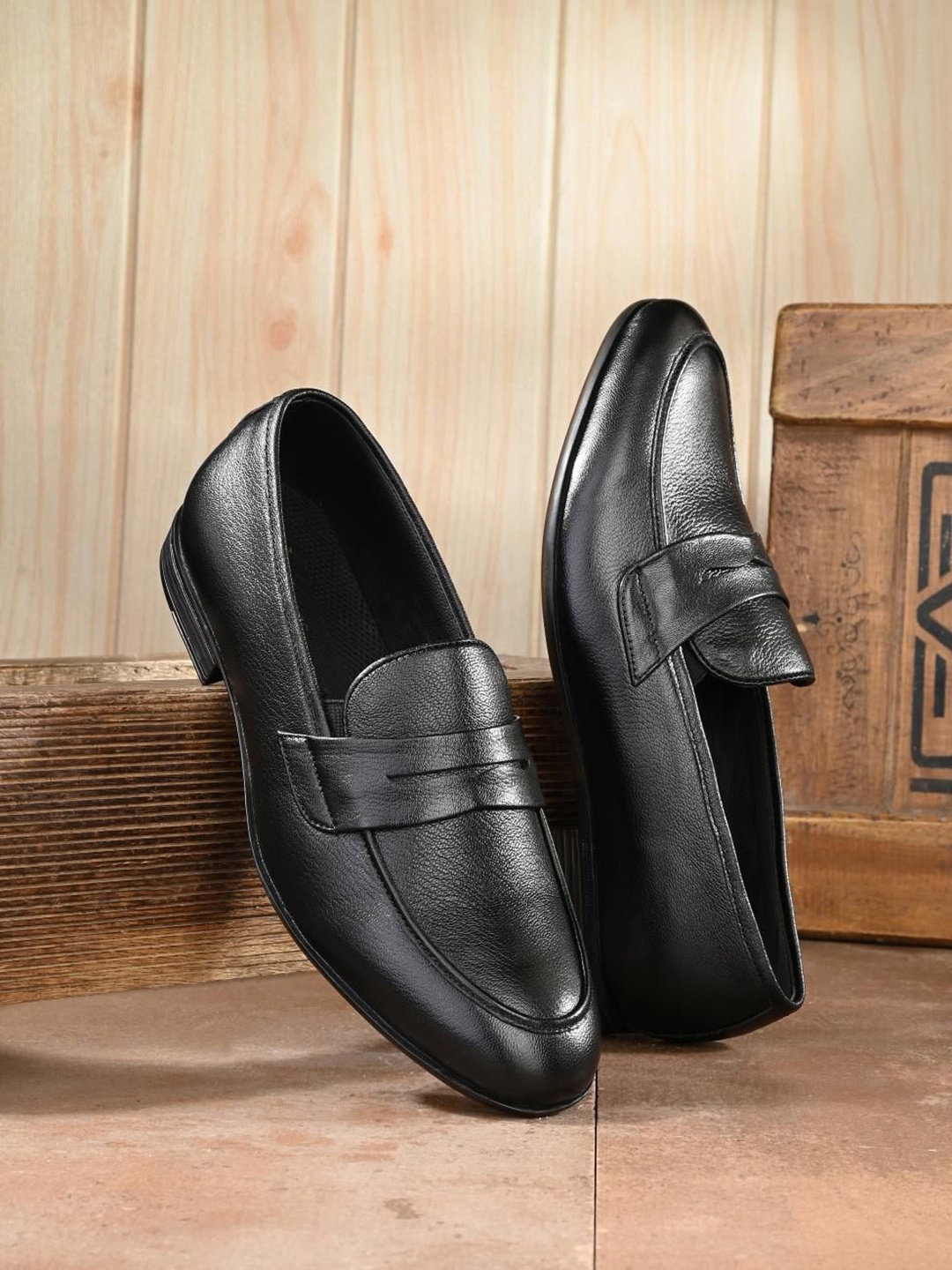 

Egoss Men Leather Textured Formal Loafers, Black