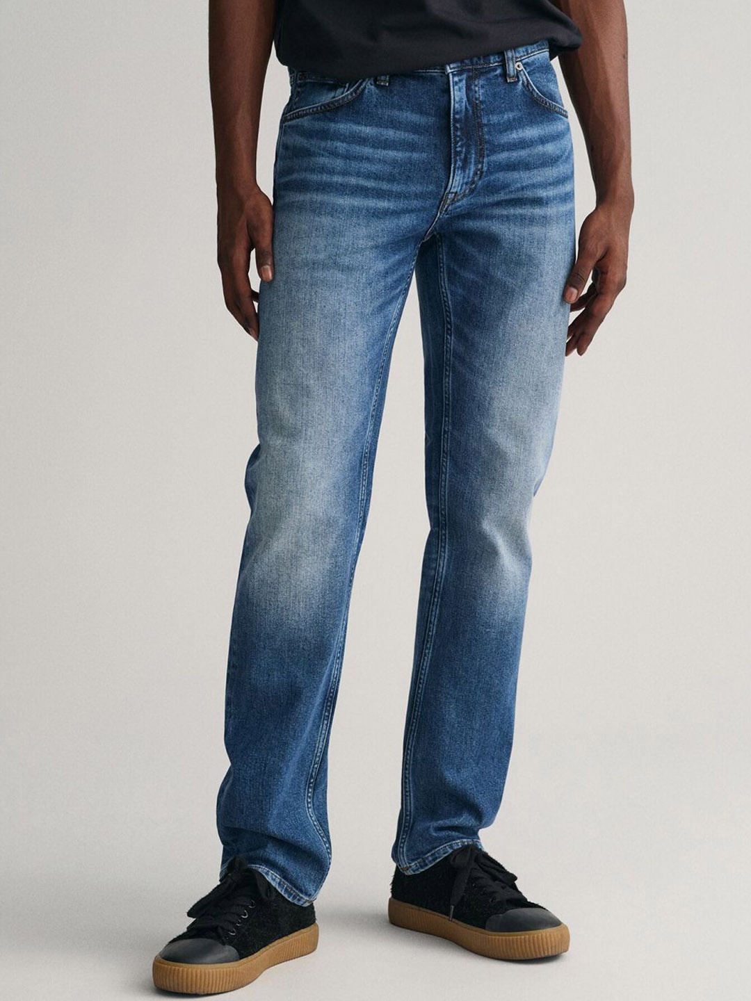 

GANT Men Cotton Blue Washed Regular Fit Mid-Rise Jeans