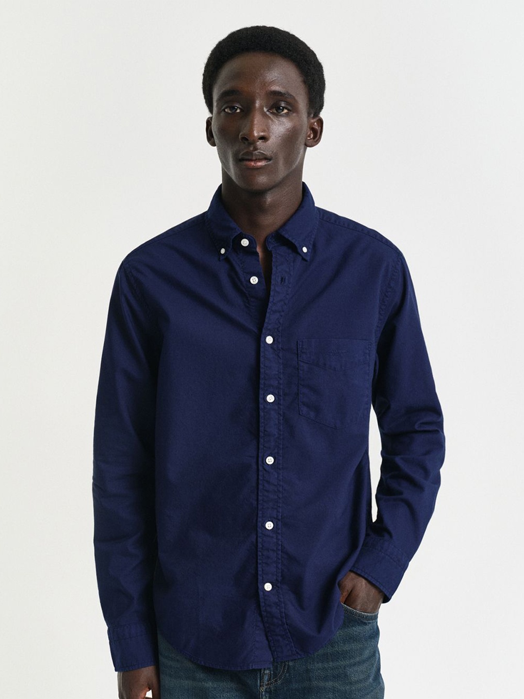 

GANT Men Button-Down Garment Dyed Solid Relaxed Fit Cotton Shirt, Navy blue