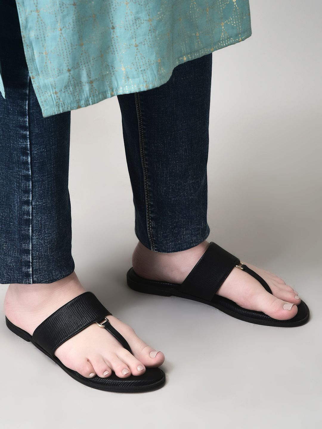 

DressBerry Women Textured Mules Flats, Black