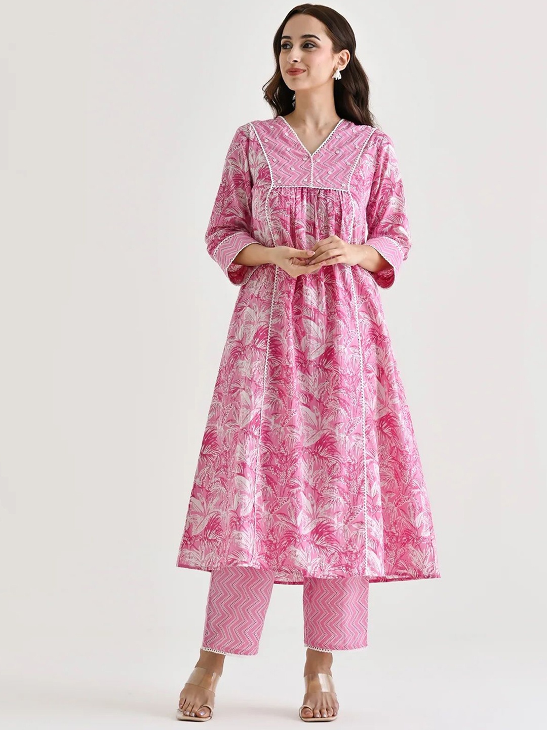 

STYLERIUM Floral Embroidered Anarkali Kurta with Trousers, Pink