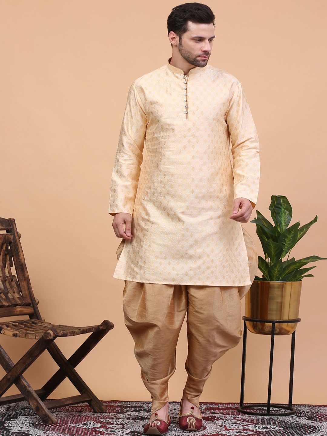 

Larwa Geometric Woven Design Mandarin Collar Jacquard Straight Kurta With Dhoti Pants, Beige