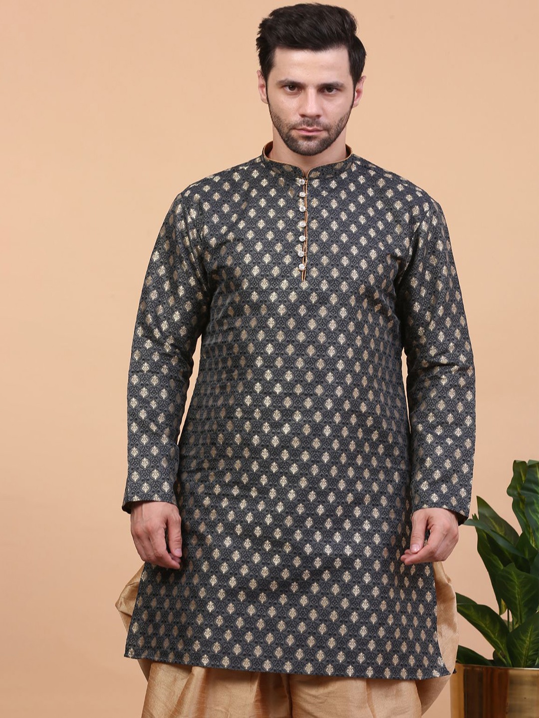 

Larwa Ethnic Motifs Woven Design Mandarin Collar Jacquard Kurta, Black