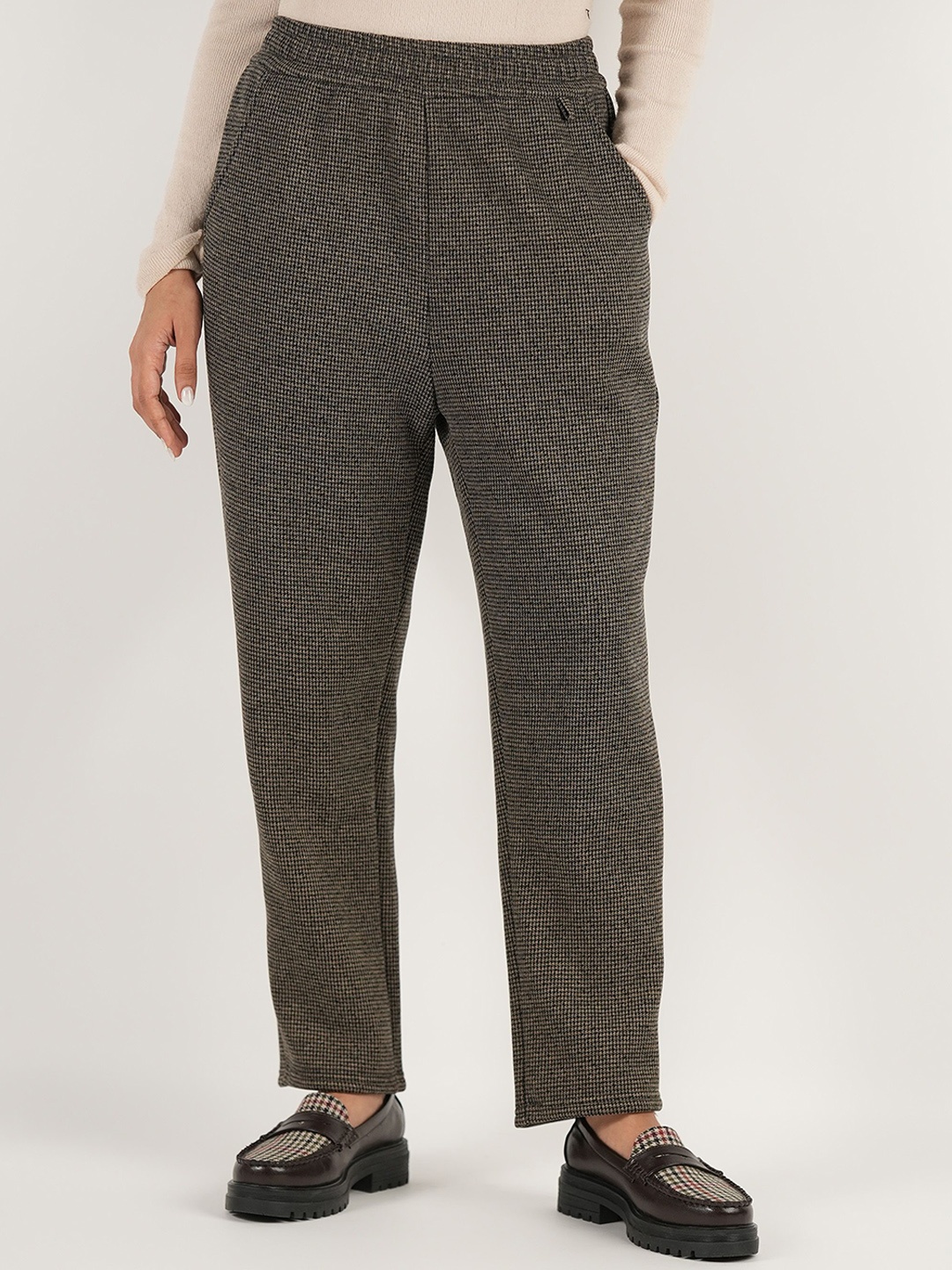 

Theater Women Houndstooth Comfort Wear Grey Trouser, Black