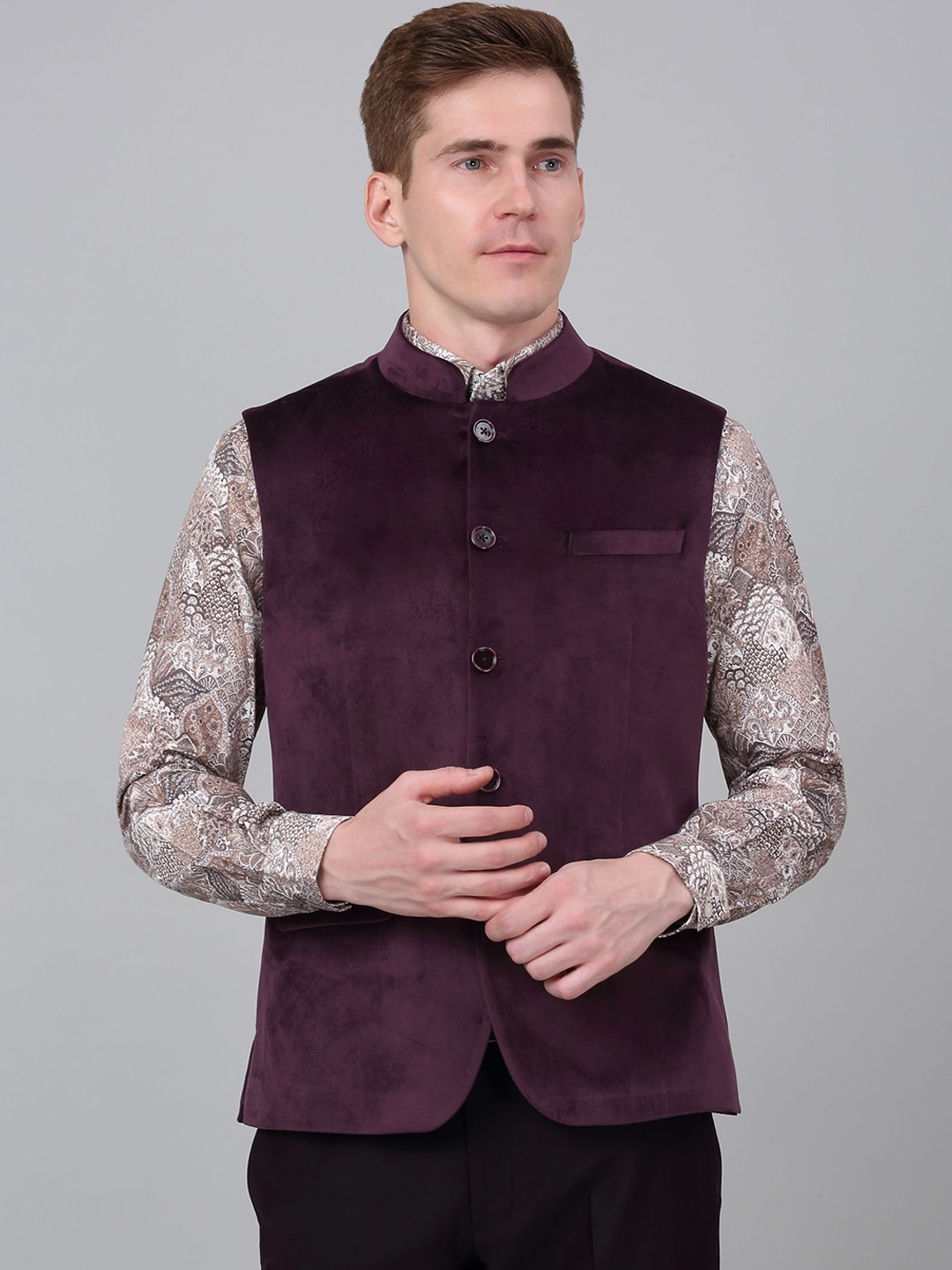 

Cantabil Mandarin Collar Single-Breasted Slim Fit Nehru Jacket, Maroon