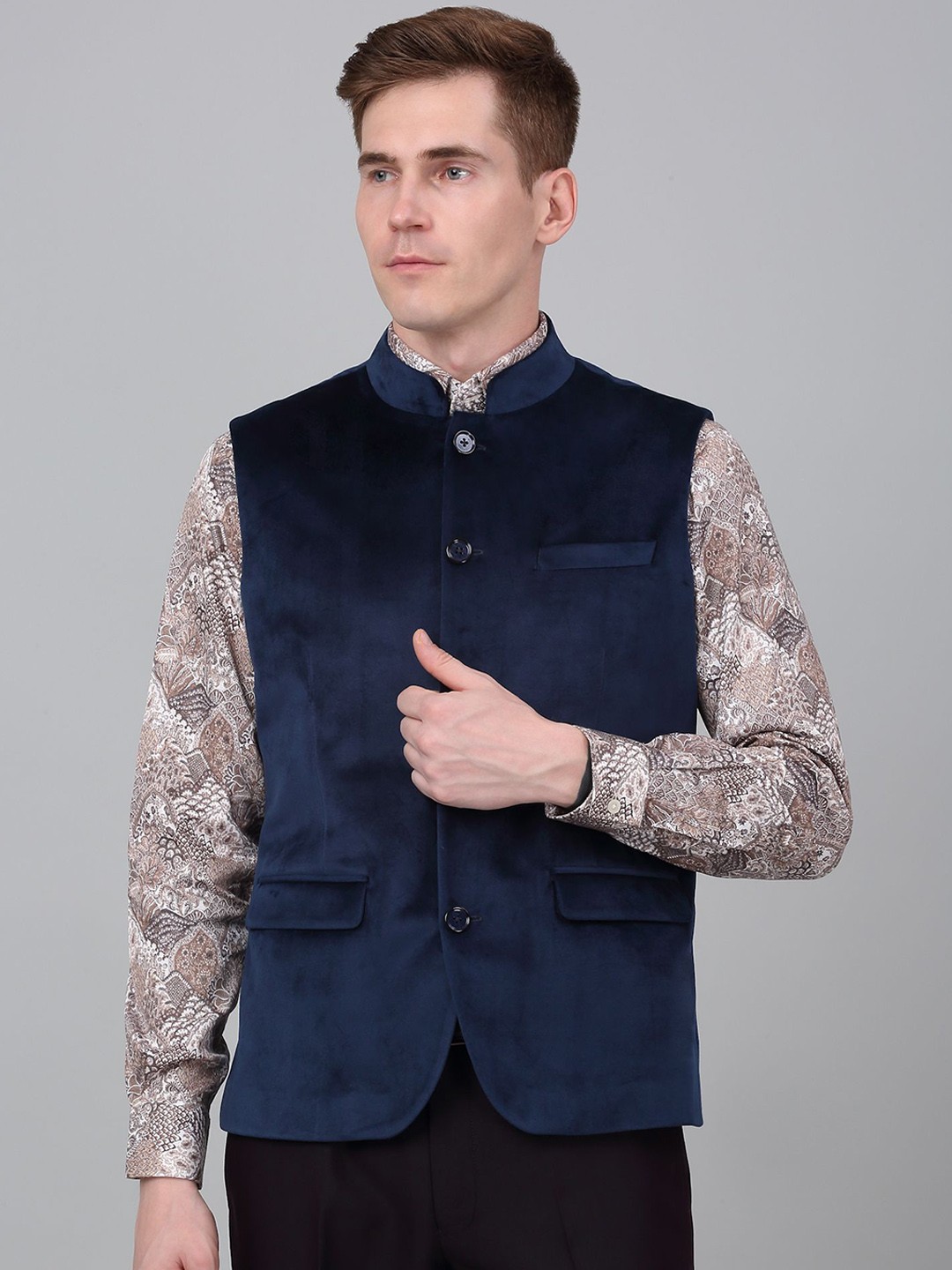 

Cantabil Mandarin Collar Single-Breasted Slim Fit Nehru Jacket, Navy blue