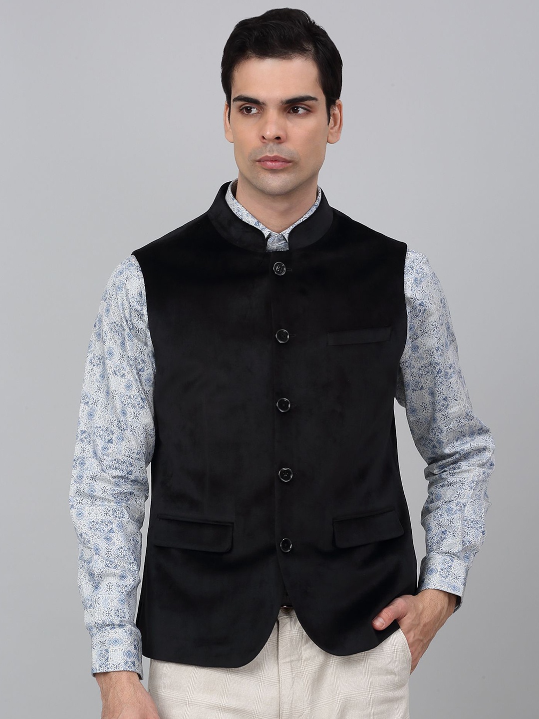 

Cantabil Mandarin Collar Single-Breasted Slim Fit Nehru Jacket, Black