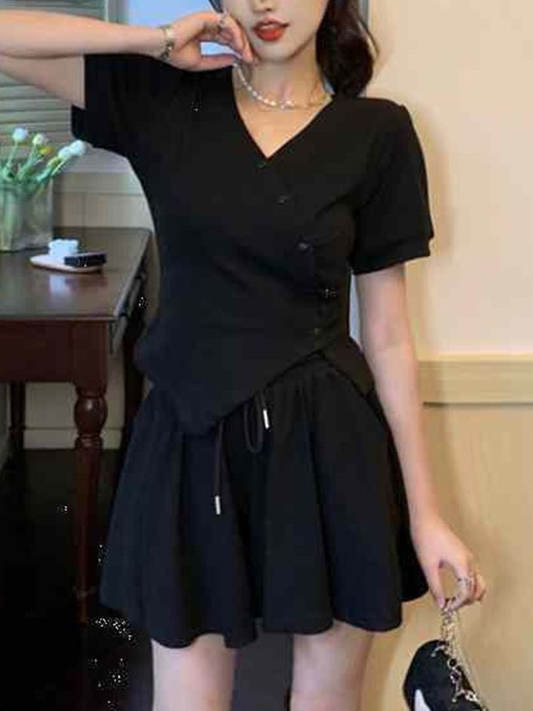 

LULU & SKY V-Neck Short Sleeves Top With Shorts, Black