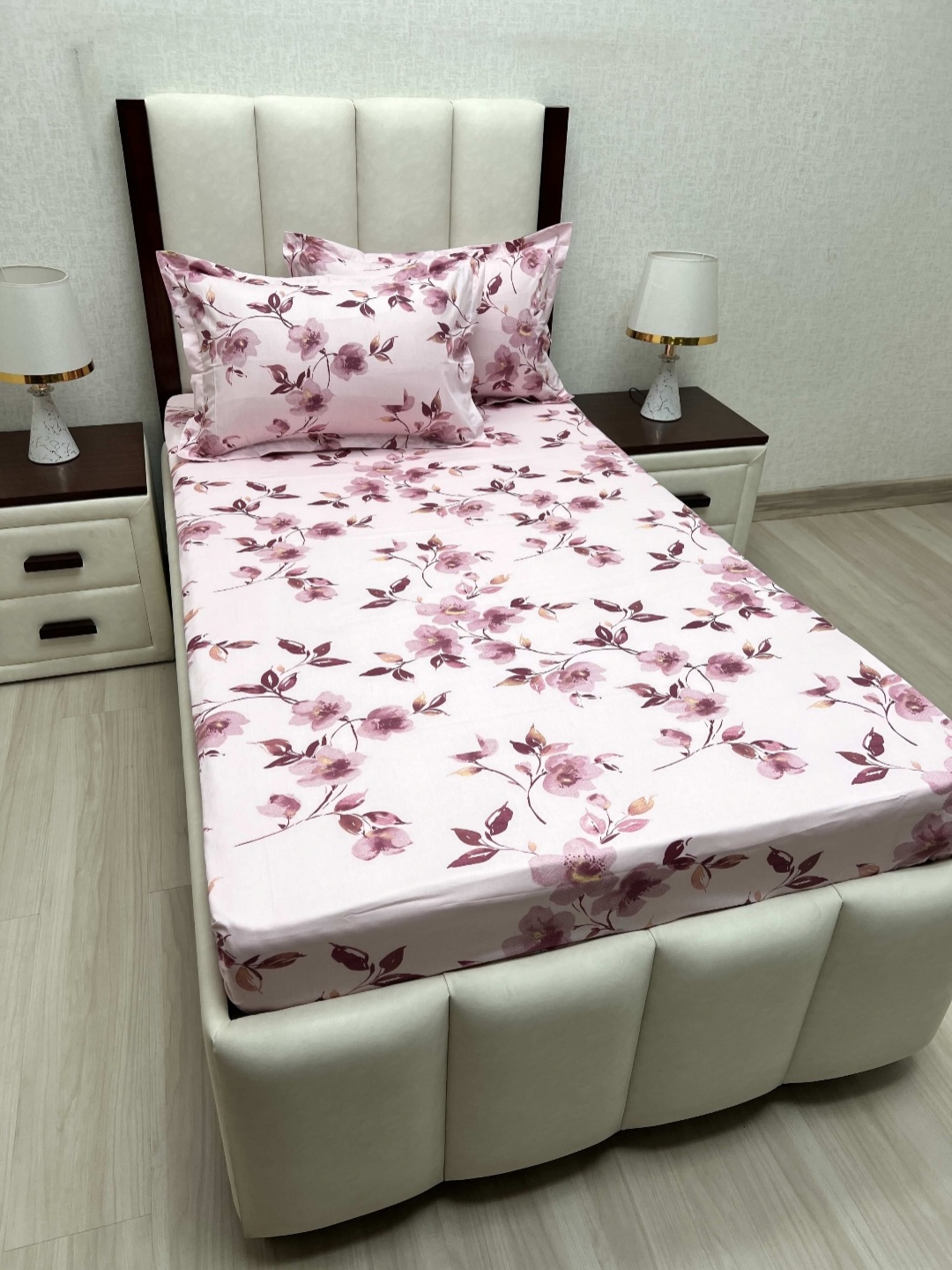 

Pure Decor Lounge Pink Floral Printed Pure Cotton 250 TC Single Bedsheet Set 2.36 x 1.73 m