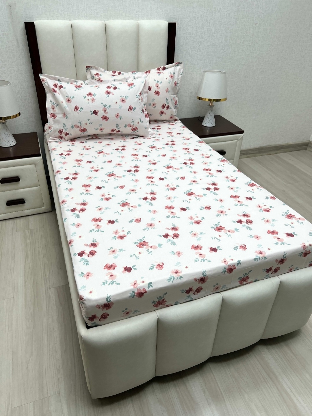 

Pure Decor Lounge Pink Floral Printed Pure Cotton 250 TC Single Bedsheet Set 2.36 x 1.73 m