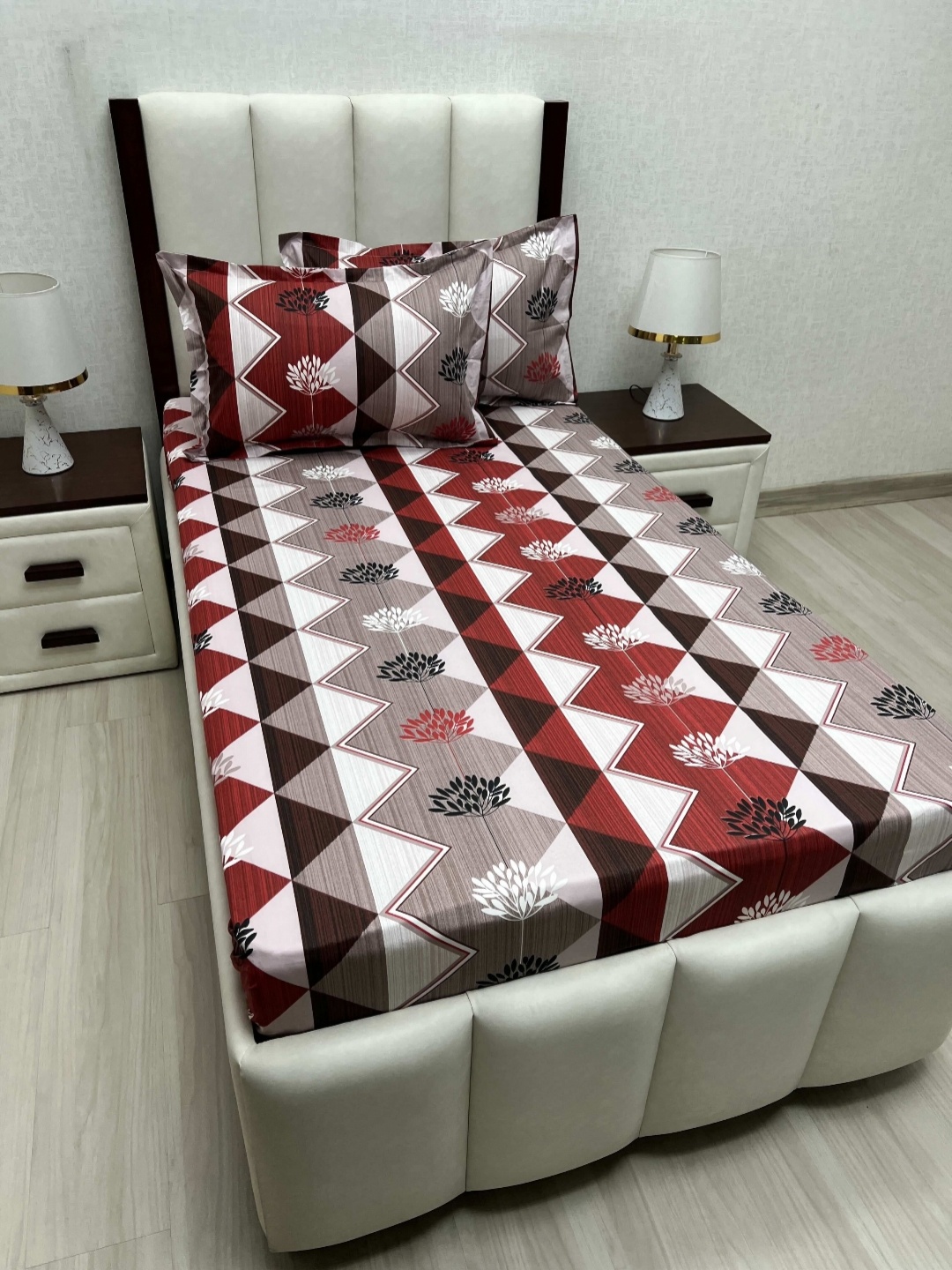 

Pure Decor Lounge Red Printed Pure Cotton 250 TC Single Bedsheet Set 2.36 x 1.73 m