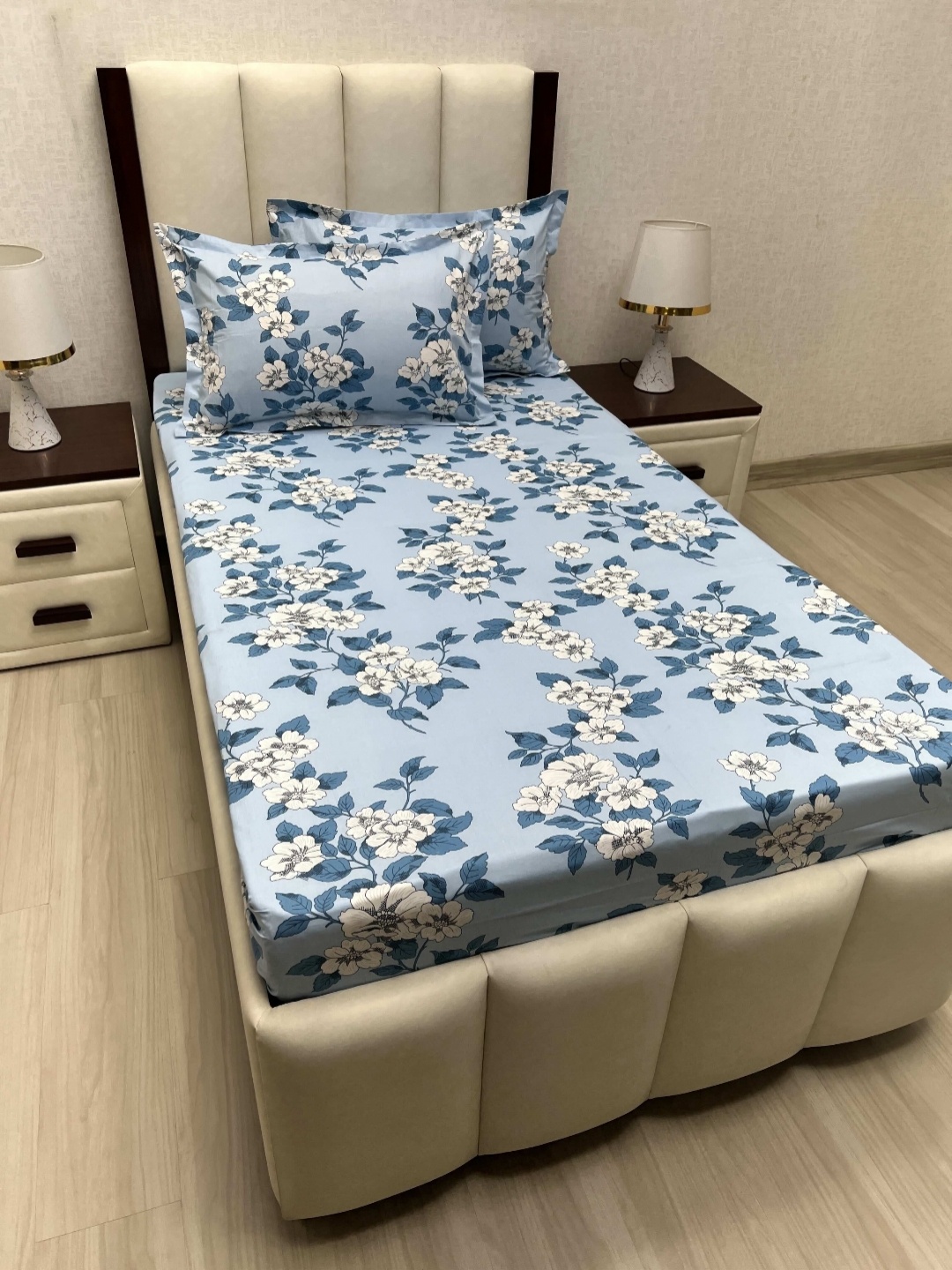 

Pure Decor Lounge Blue Floral Printed Pure Cotton 250 TC Single Bedsheet Set 2.36 x 1.73 m