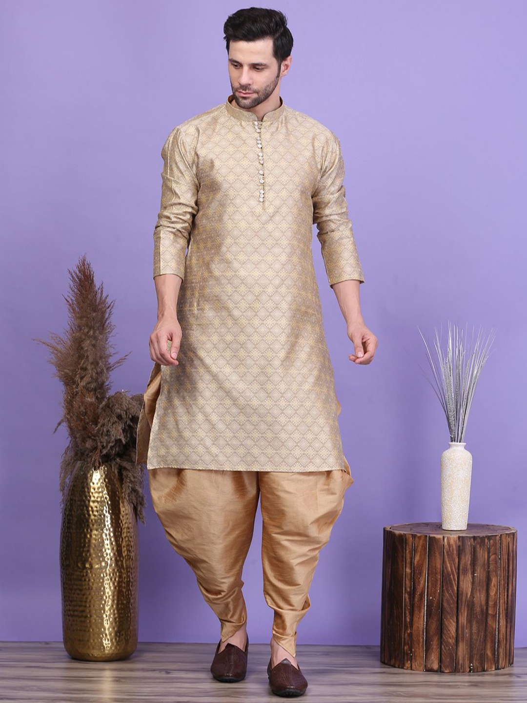 

Larwa Geometric Woven Design Mandarin Collar Jacquard Straight Kurta With Dhoti Pants, Gold