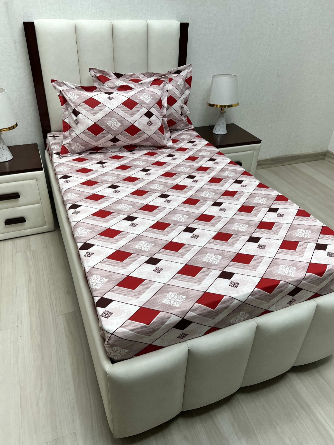 

Pure Decor Lounge Red Printed Pure Cotton 250 TC Single Bedsheet Set 2.36 x 1.73m