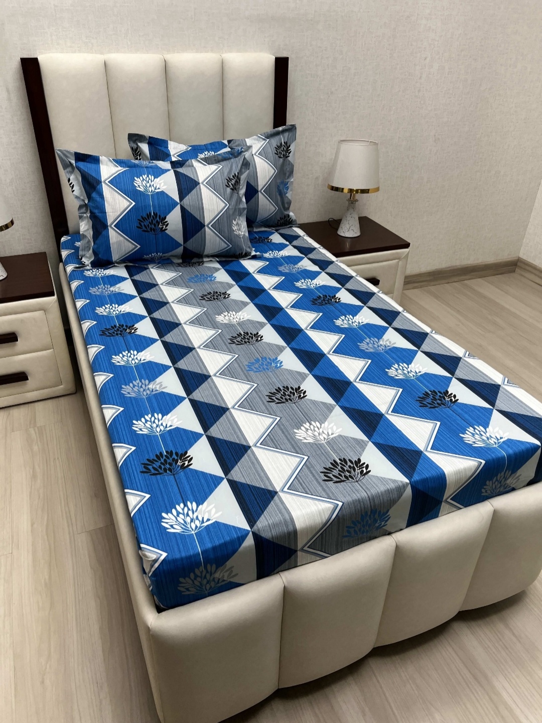

Pure Decor Lounge Red Printed 250 TC Pure Cotton Single Bedsheet Set-1.73 m x 2.36 m, Blue