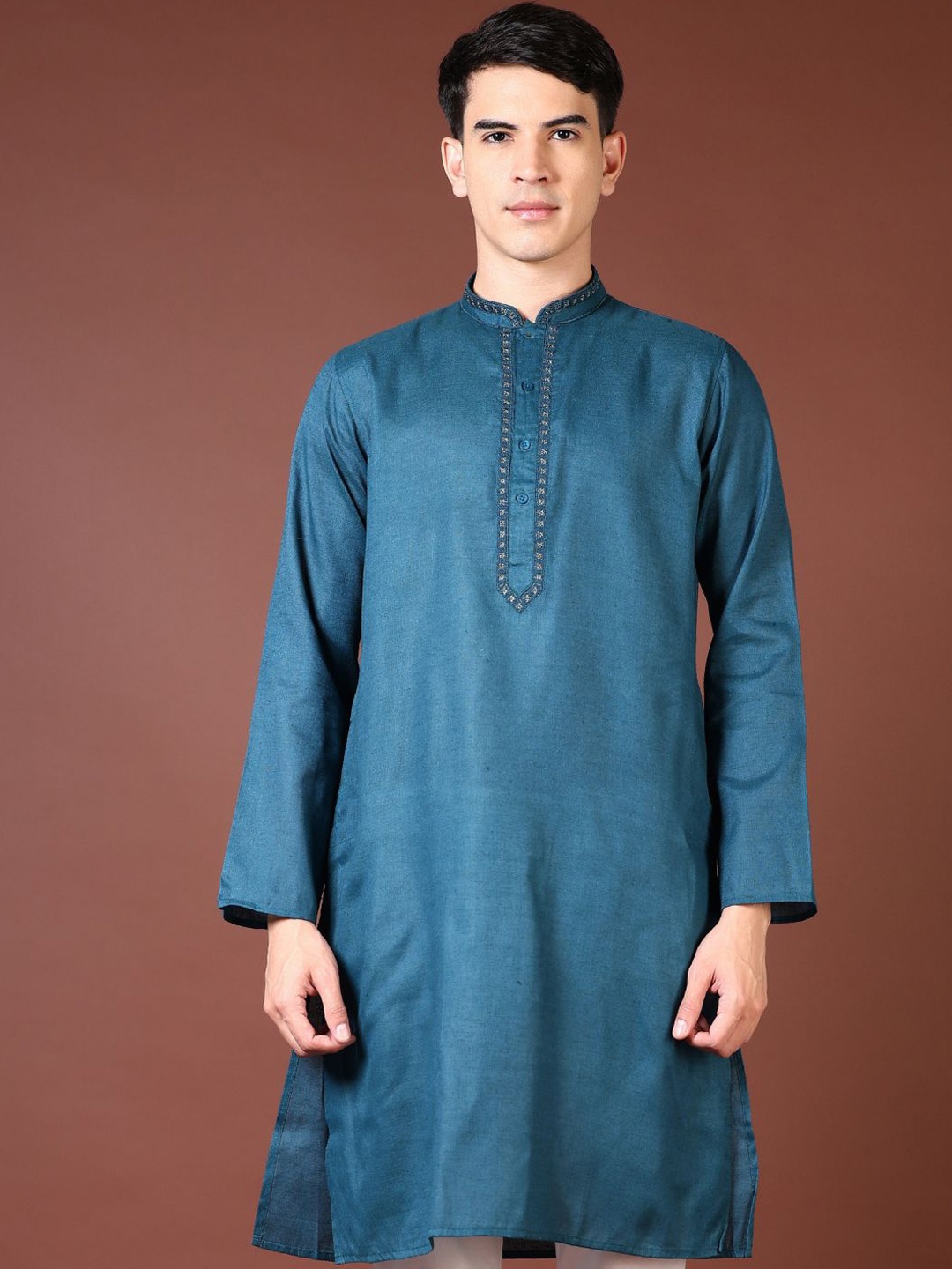 

V-Mart Mandarin Collar Regular Thread Work Machine Weave Straight Kurta, Blue