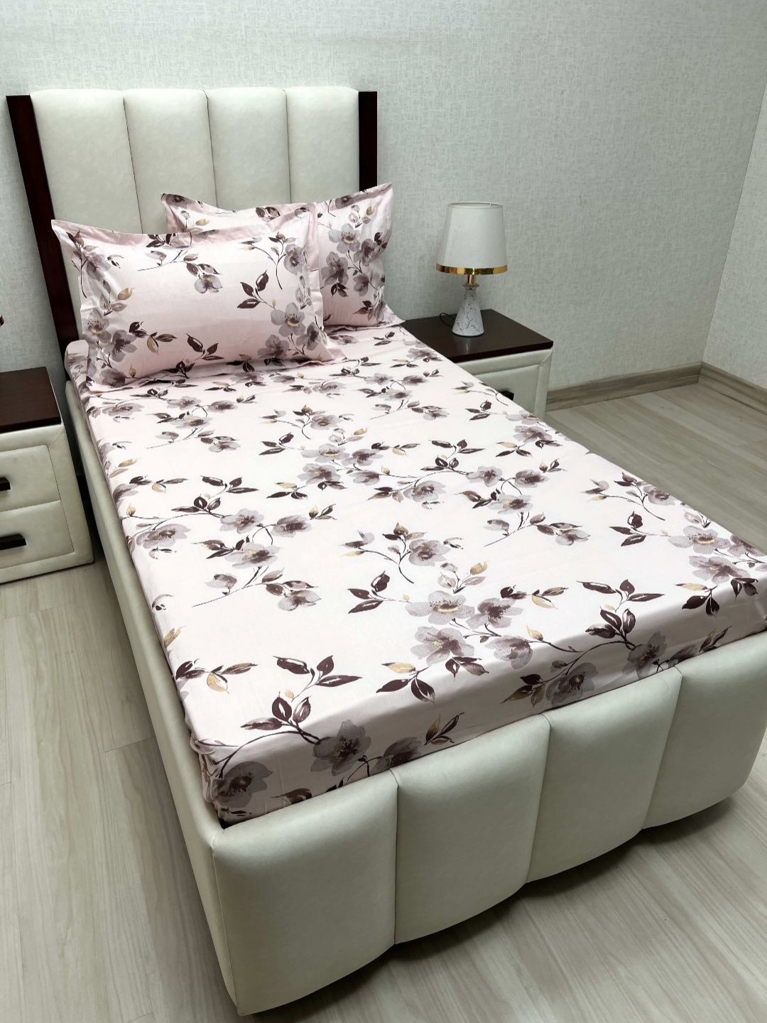 

Pure Decor Lounge Pink Printed Pure Cotton 240 TC Single Bedsheet Set 2.36 x 1.73m