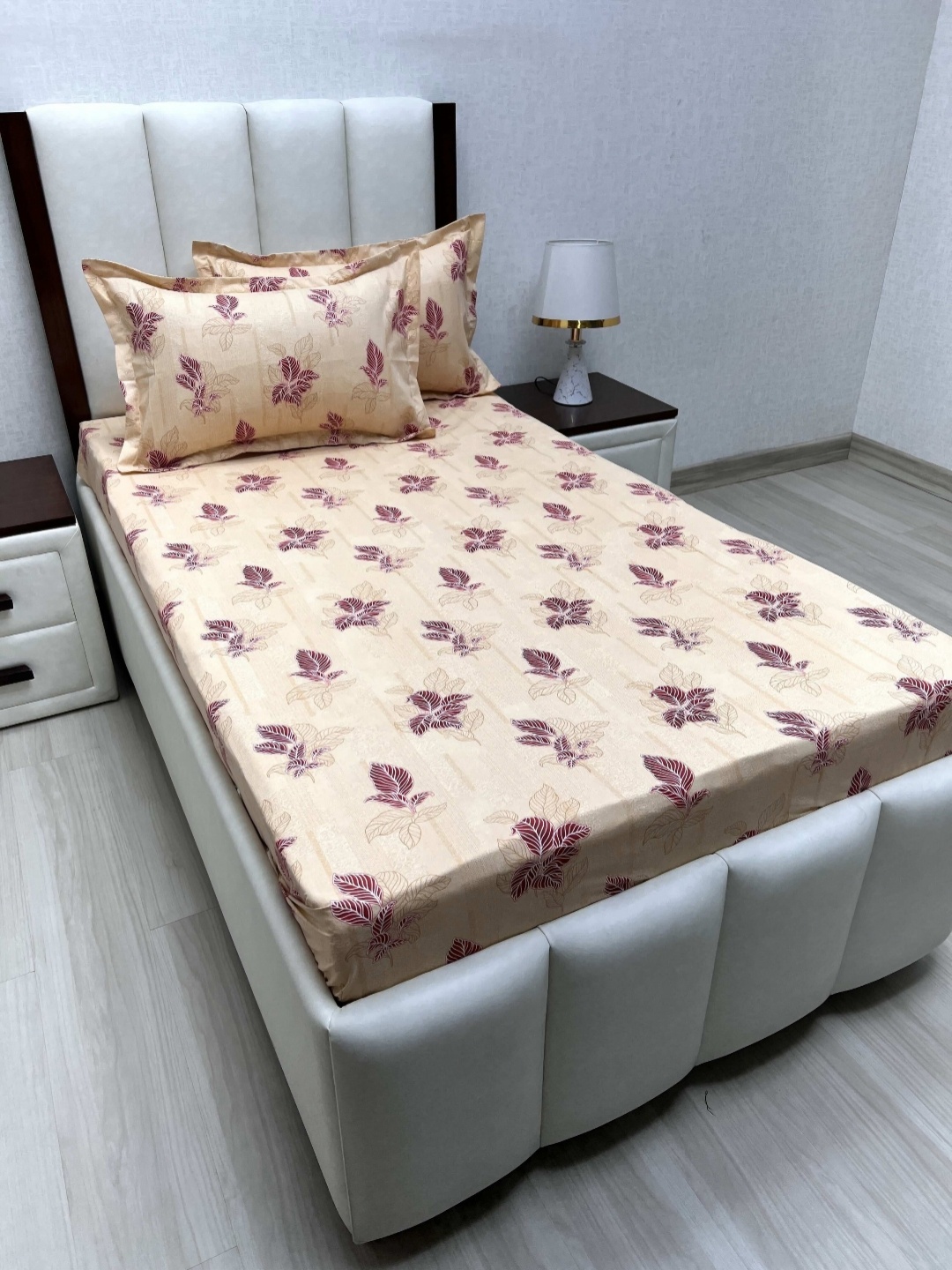 

Pure Decor Lounge Brown Printed Pure Cotton 240 TC Single Bedsheet Set 1.73 m x 2.36 m