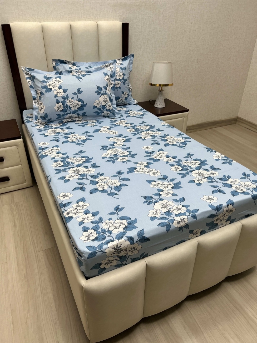

Pure Decor Lounge Blue Printed Pure Cotton 230 TC Single Bedsheet Set 2.36 x 1.73m