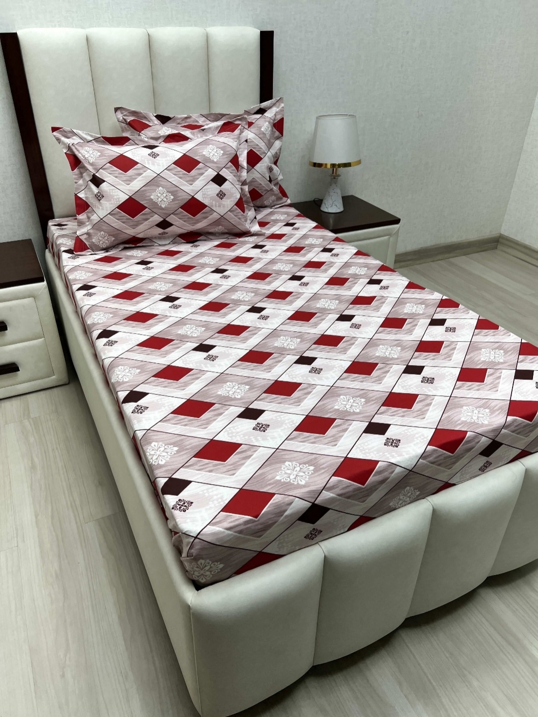 

Pure Decor Lounge Red Floral Printed Pure Cotton 230 TC Single Bedsheet Set 2.36 x 1.73 m