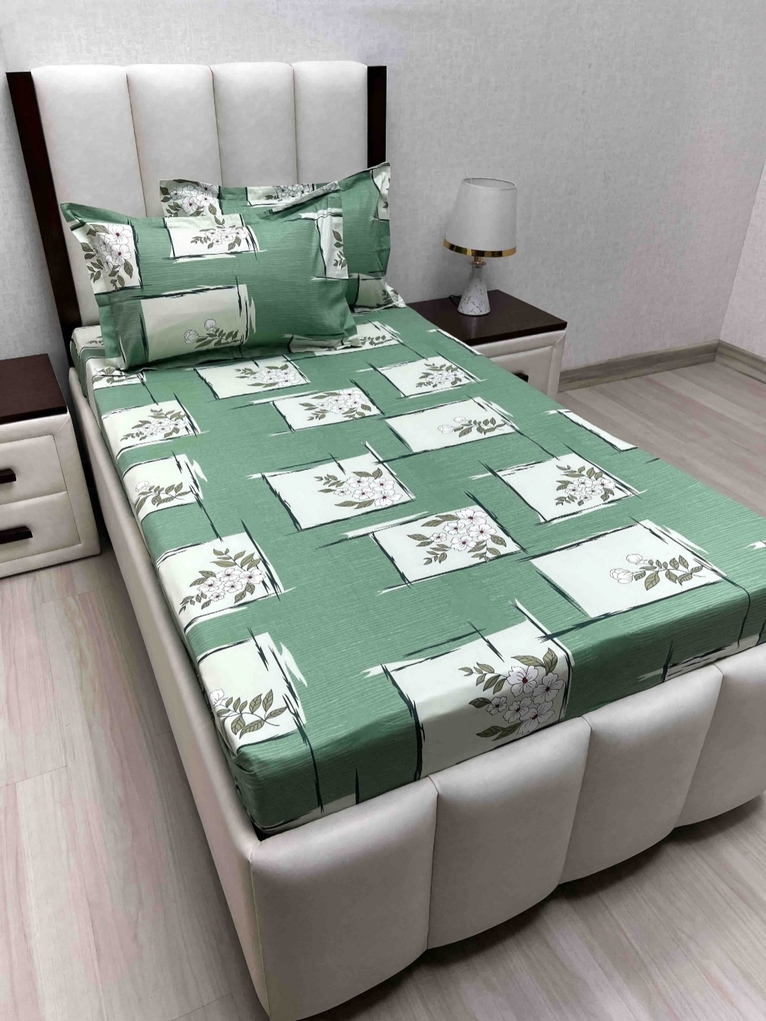 

Pure Decor Green & White Floral Printed 230 TC Cotton Single Bedsheet Set 1.73 m x 2.36 m