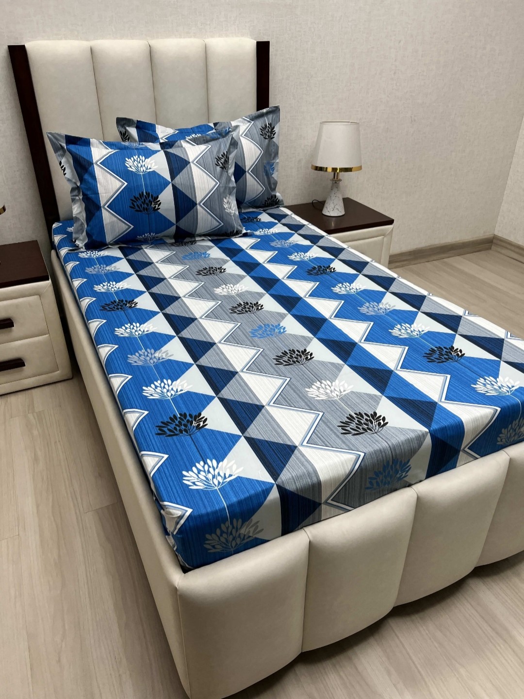 

Pure Decor Lounge Blue Printed Pure Cotton 230 TC Single Bedsheet Set 2.36 x 1.73 m