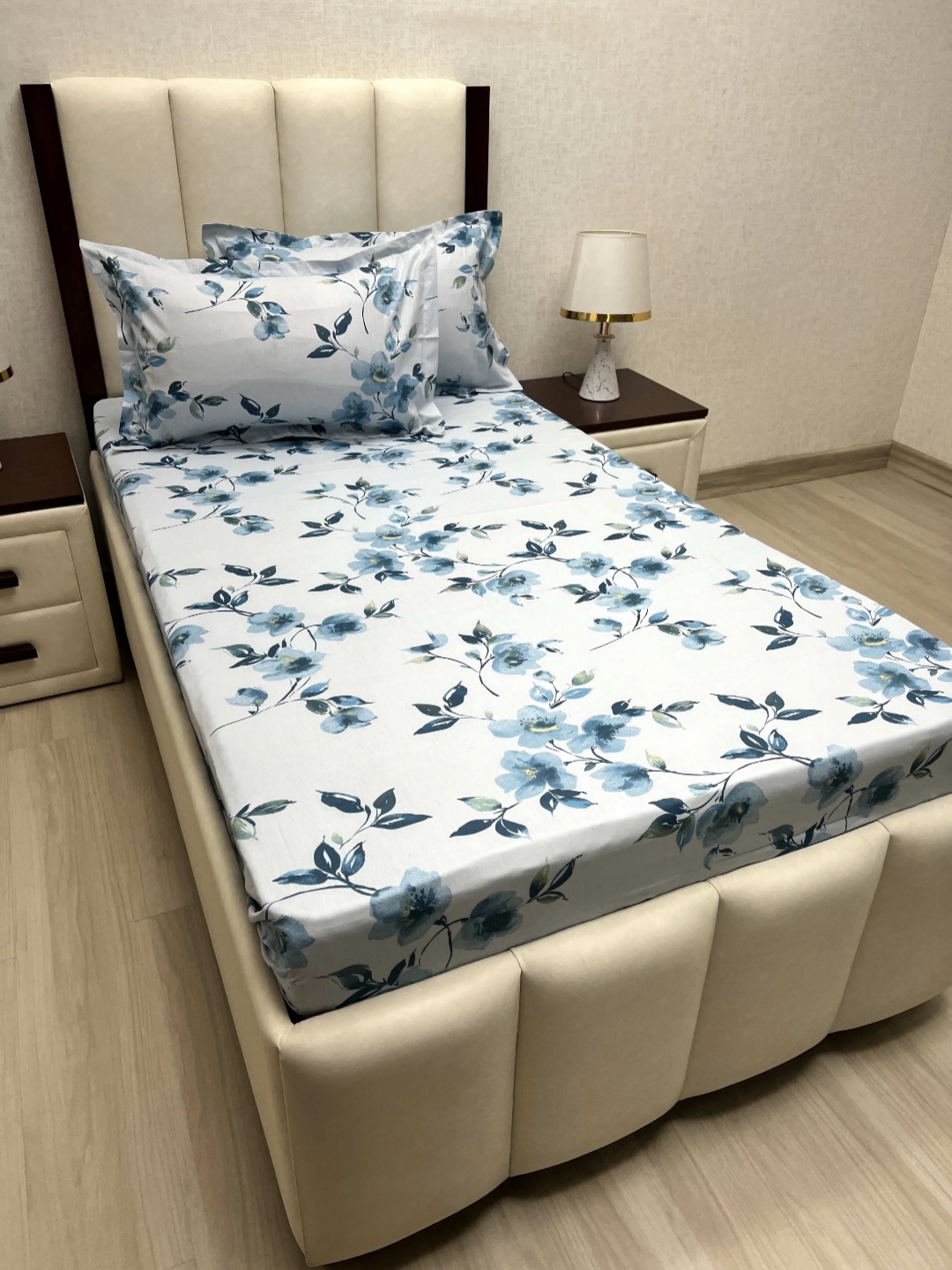 

Pure Decor Lounge Blue Floral Printed Pure Cotton 230 TC Single Bedsheet Set 2.36 x 1.73 m