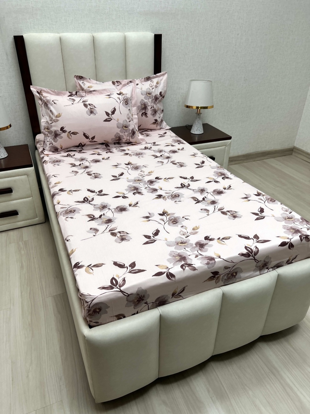 

Pure Decor Lounge Pink Printed 230 TC Pure Cotton Single Bedsheet Set-1.73 m x 2.36 m