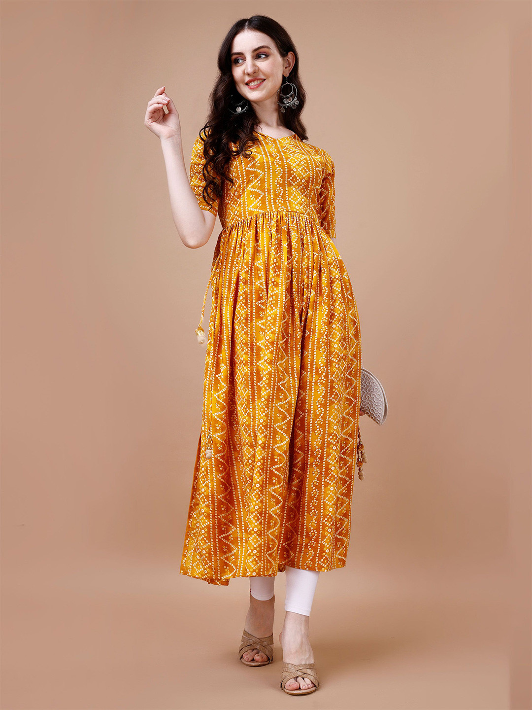 

Glomee Bandhani Printed V-Neck High Slit Straight Kurta, Yellow