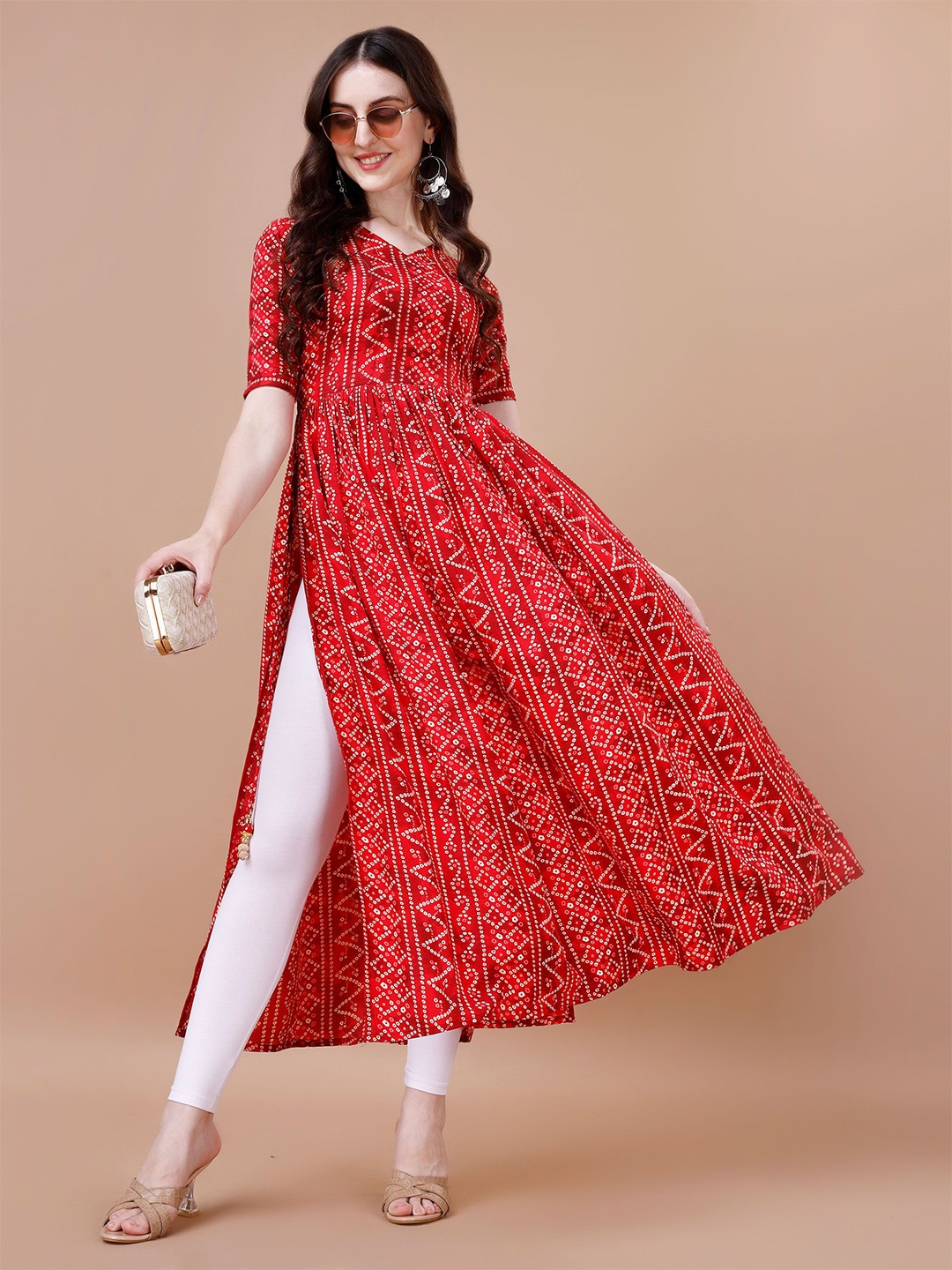 

Glomee Women Bandhani Printed V-Neck Kurta, Red