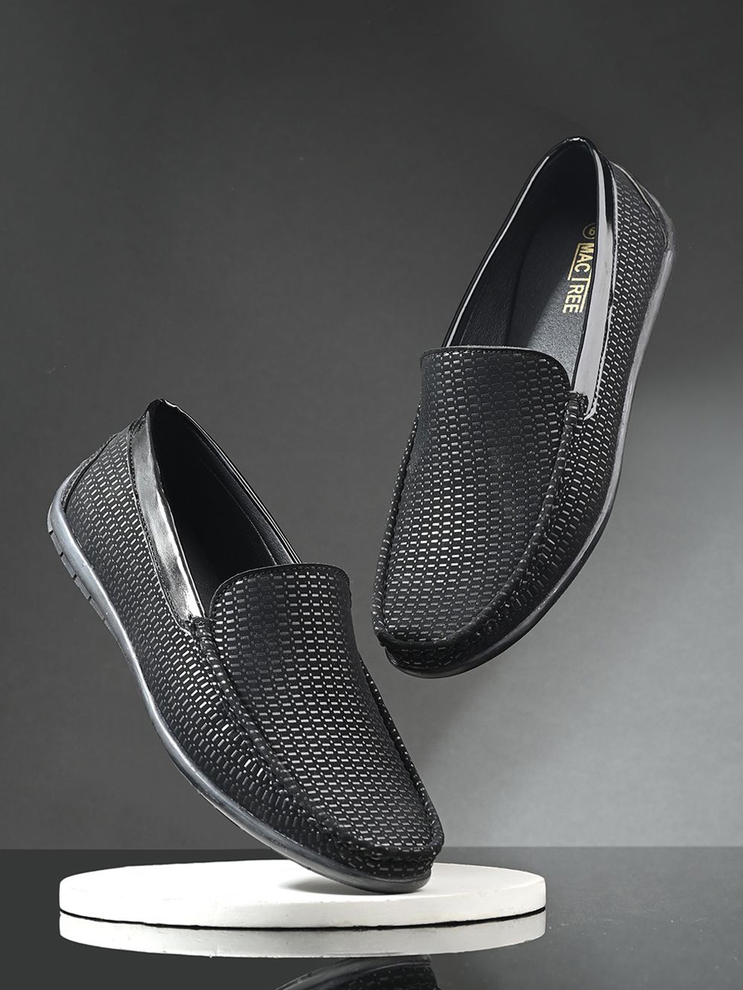 

HERE&NOW Men Textured Lightweight Loafers, Black