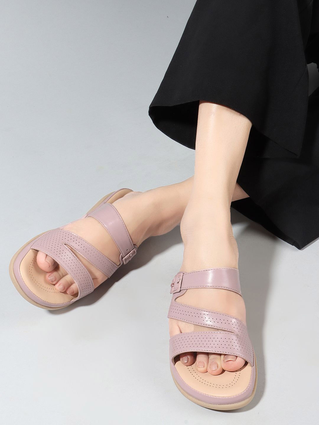 

The Roadster Lifestyle Co Women Open Toe Flats, Nude