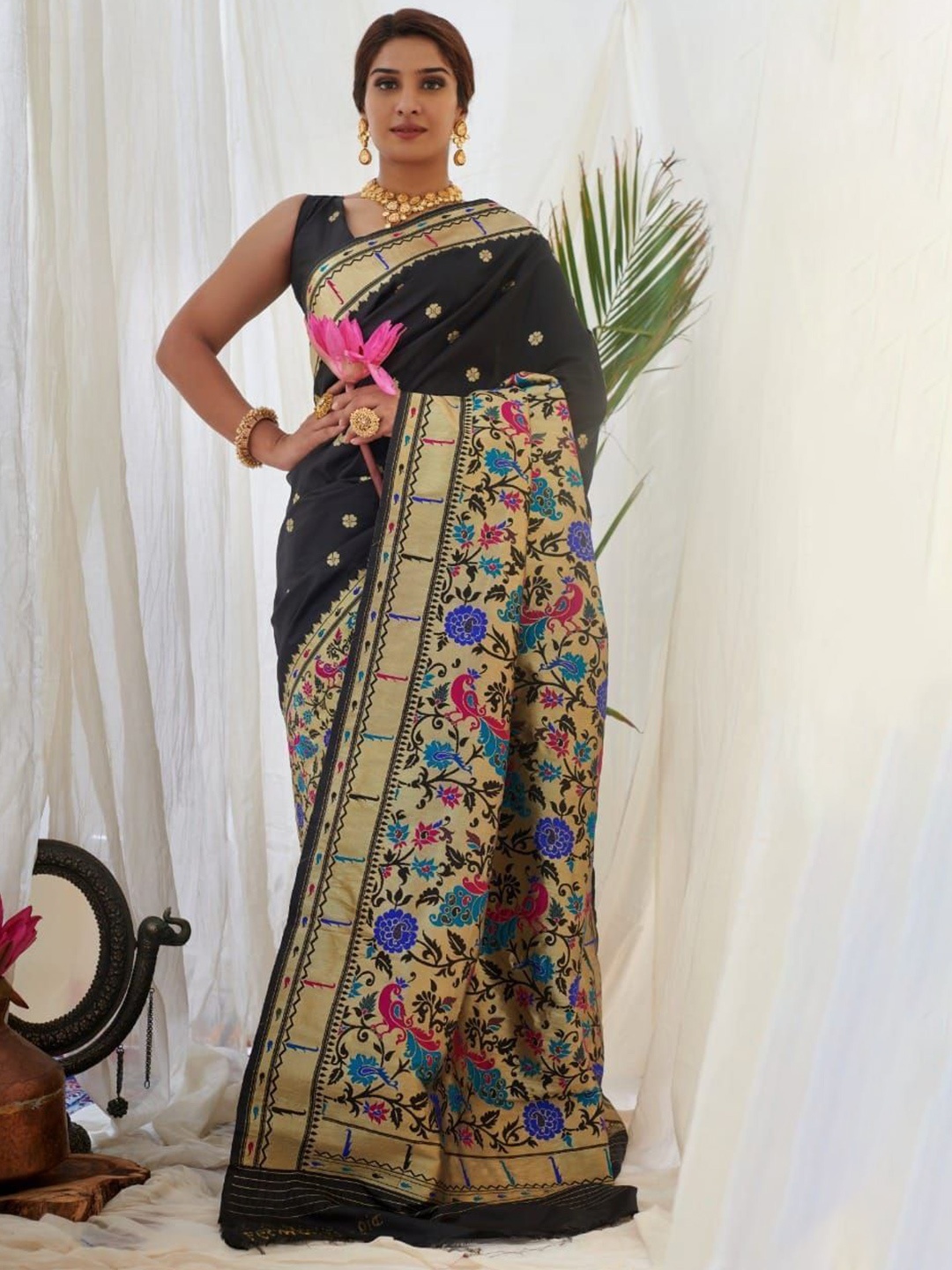 

THE WOMEN DECOR Woven Design Zari Silk Blend Paithani Saree, Black