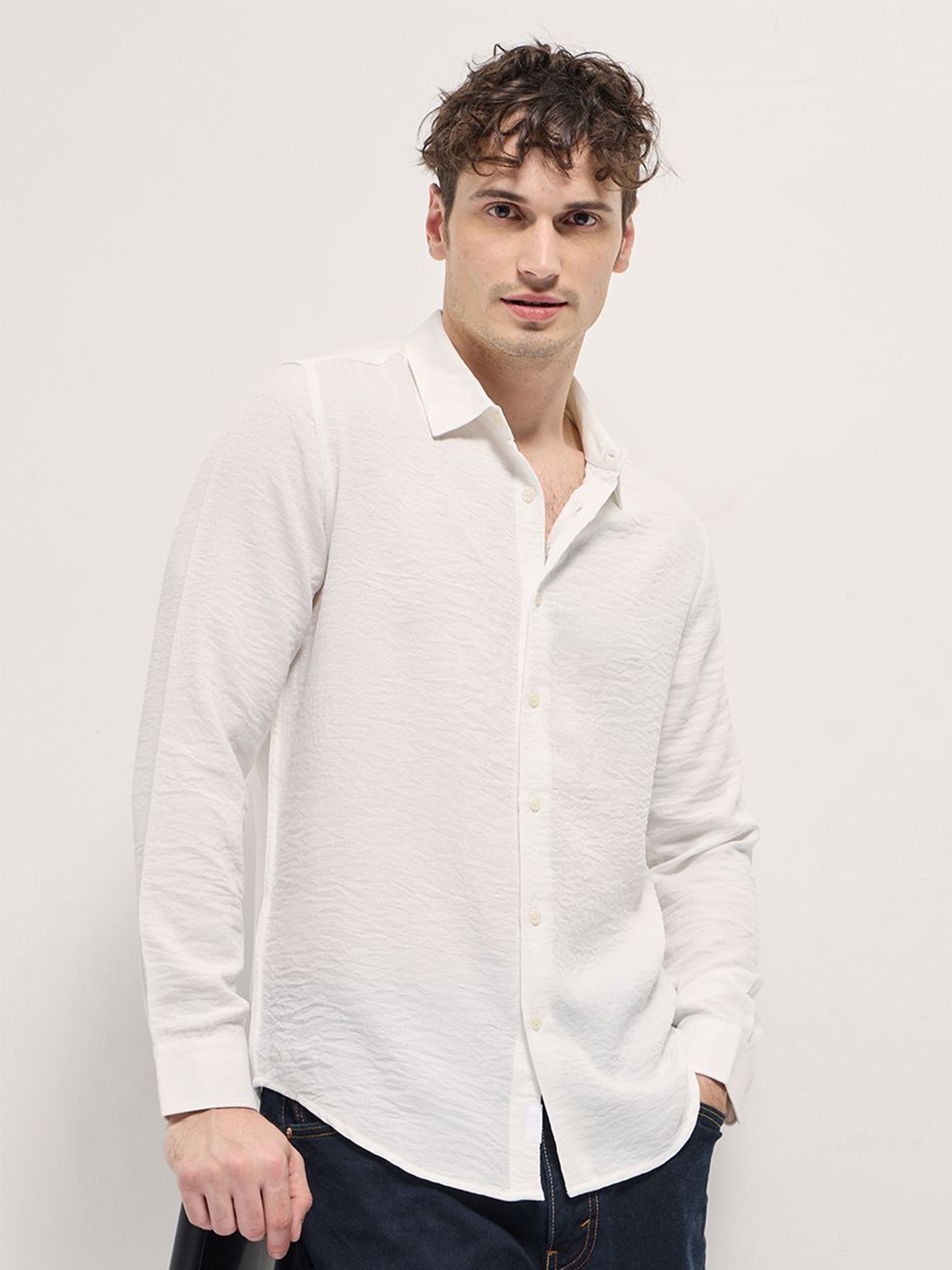 

THE BEAR HOUSE Men Spread Collar Solid Casual Shirt, White