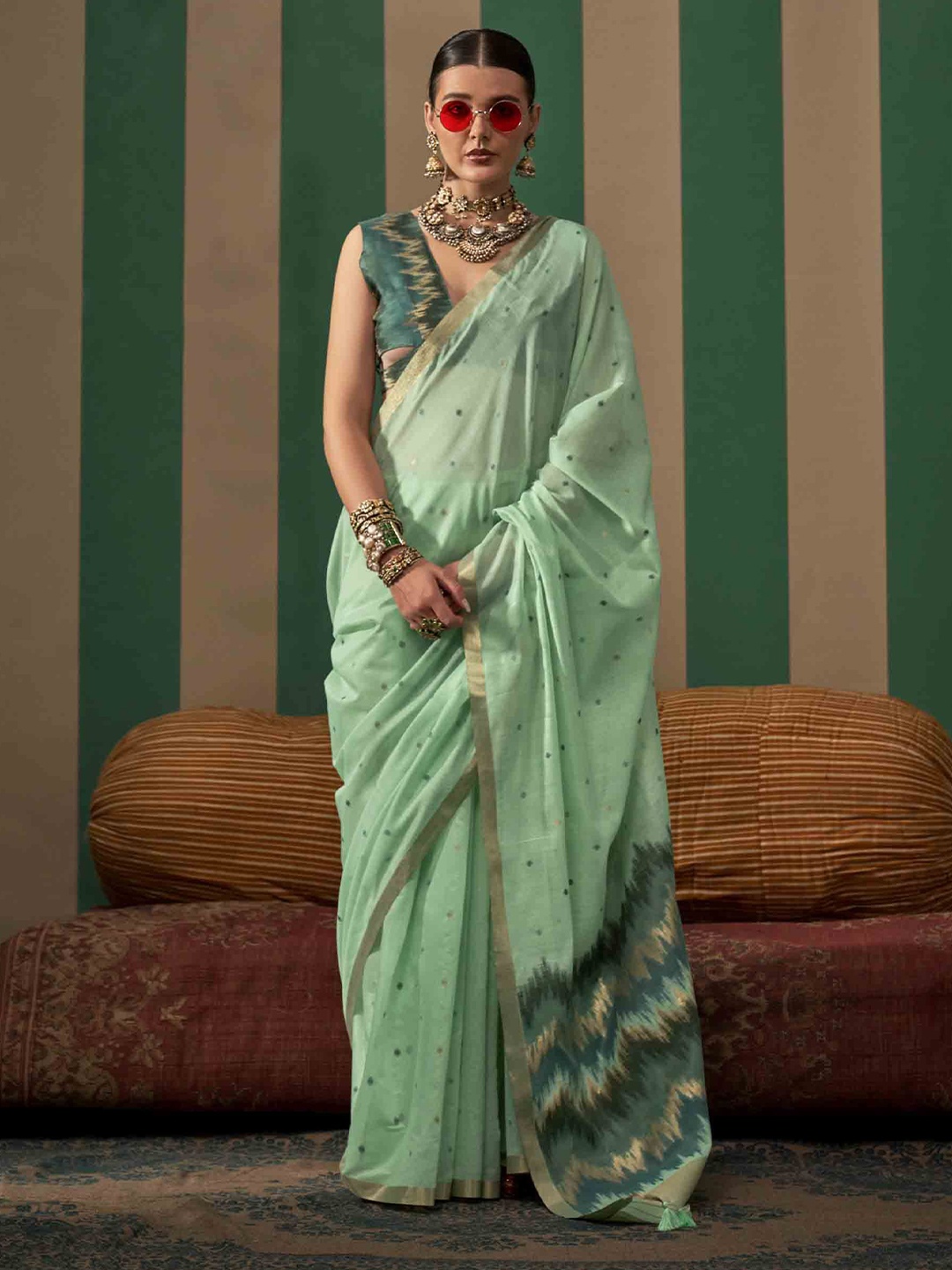 

KIMISHA Woven Design Zari Saree, Green