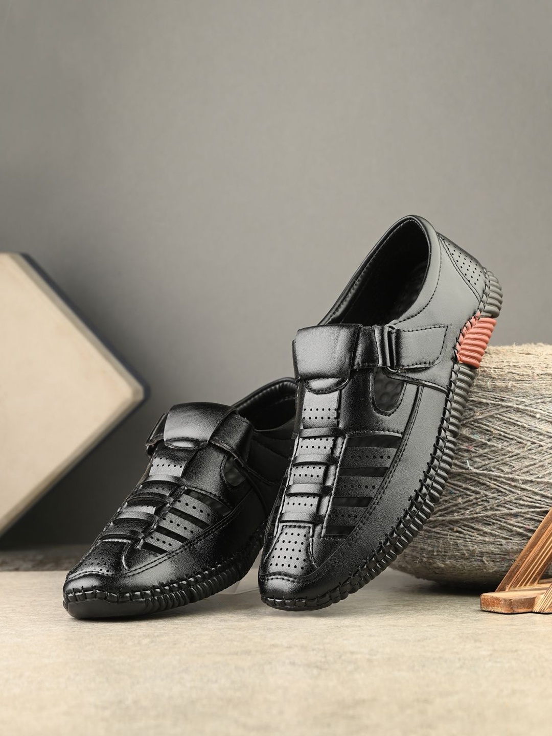 

The Roadster Lifestyle Co Men Velcro Shoe Style Sandals, Black