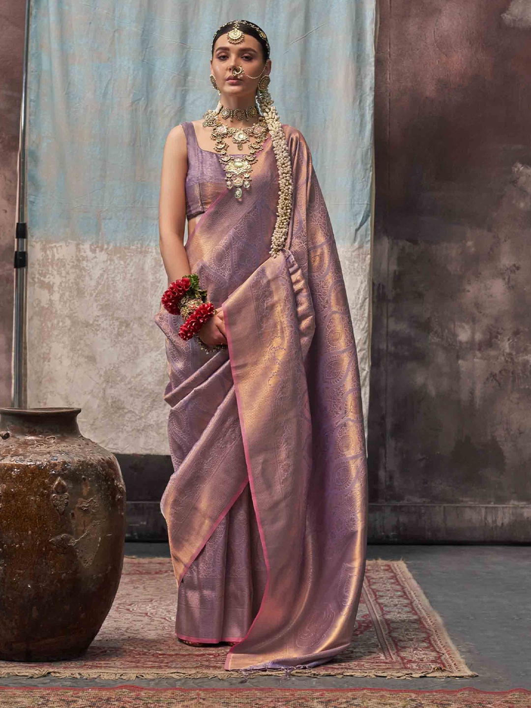 

KIMISHA Woven Design Zari Saree, Pink