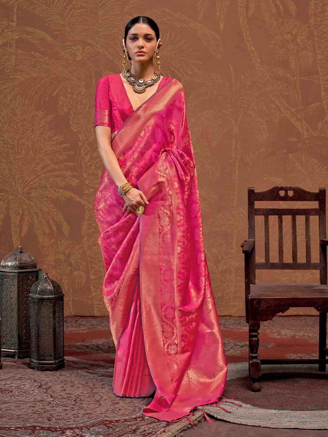 

KIMISHA Woven Design Zari Silk Blend Handloom Saree, Pink