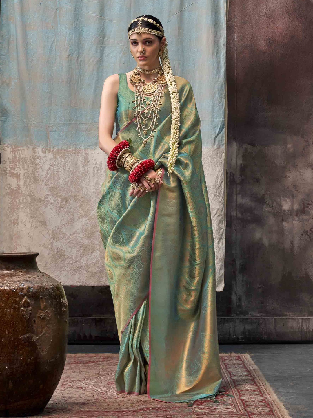 

KIMISHA Woven Design Zari Saree, Green