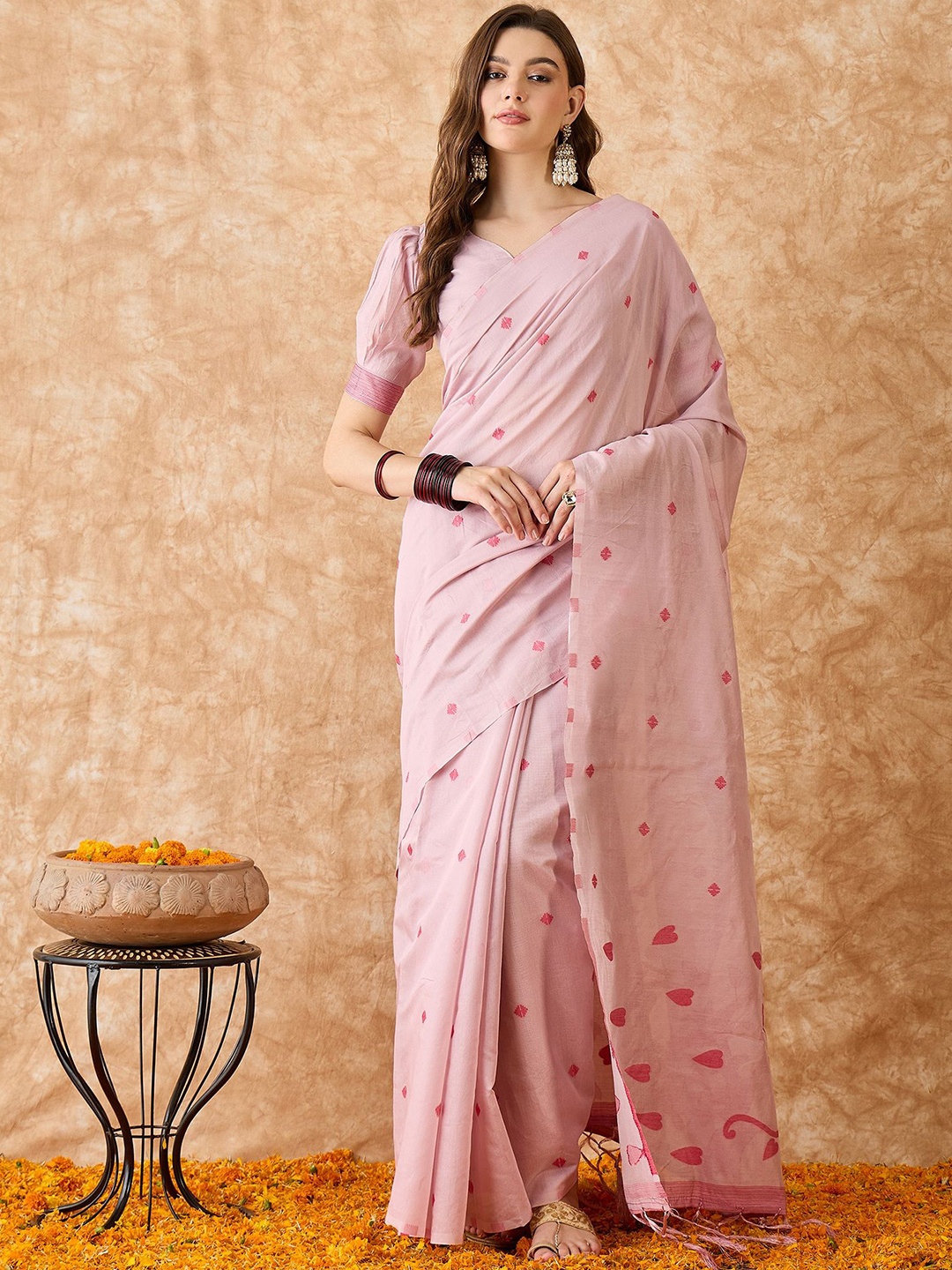 

HERE&NOW Woven Design Saree with Tasselled, Pink